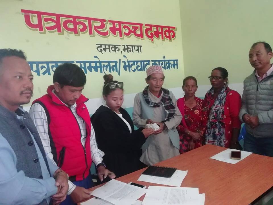 तामाङ्गलाई १ लाख ६ हजार रुपैयाँ सहयोग रकम हस्तान्तरण