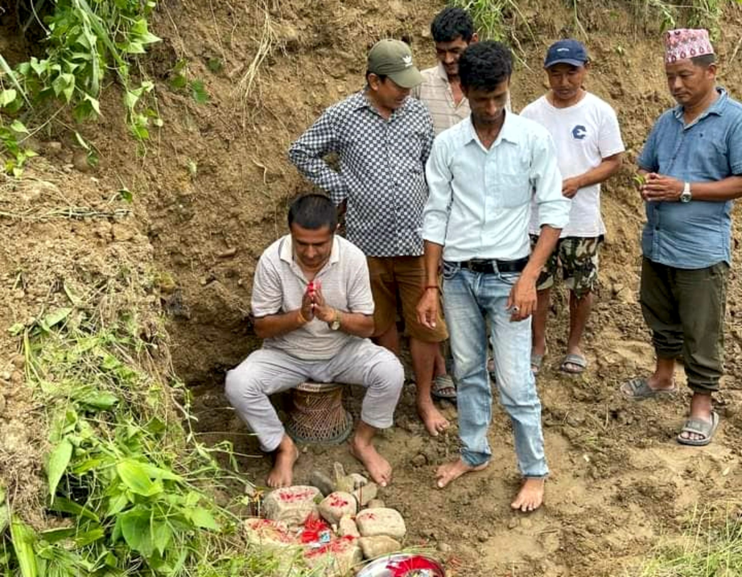 आत्मानन्द मार्गको कालोपत्रे निर्माण कार्य शुभारम्भ