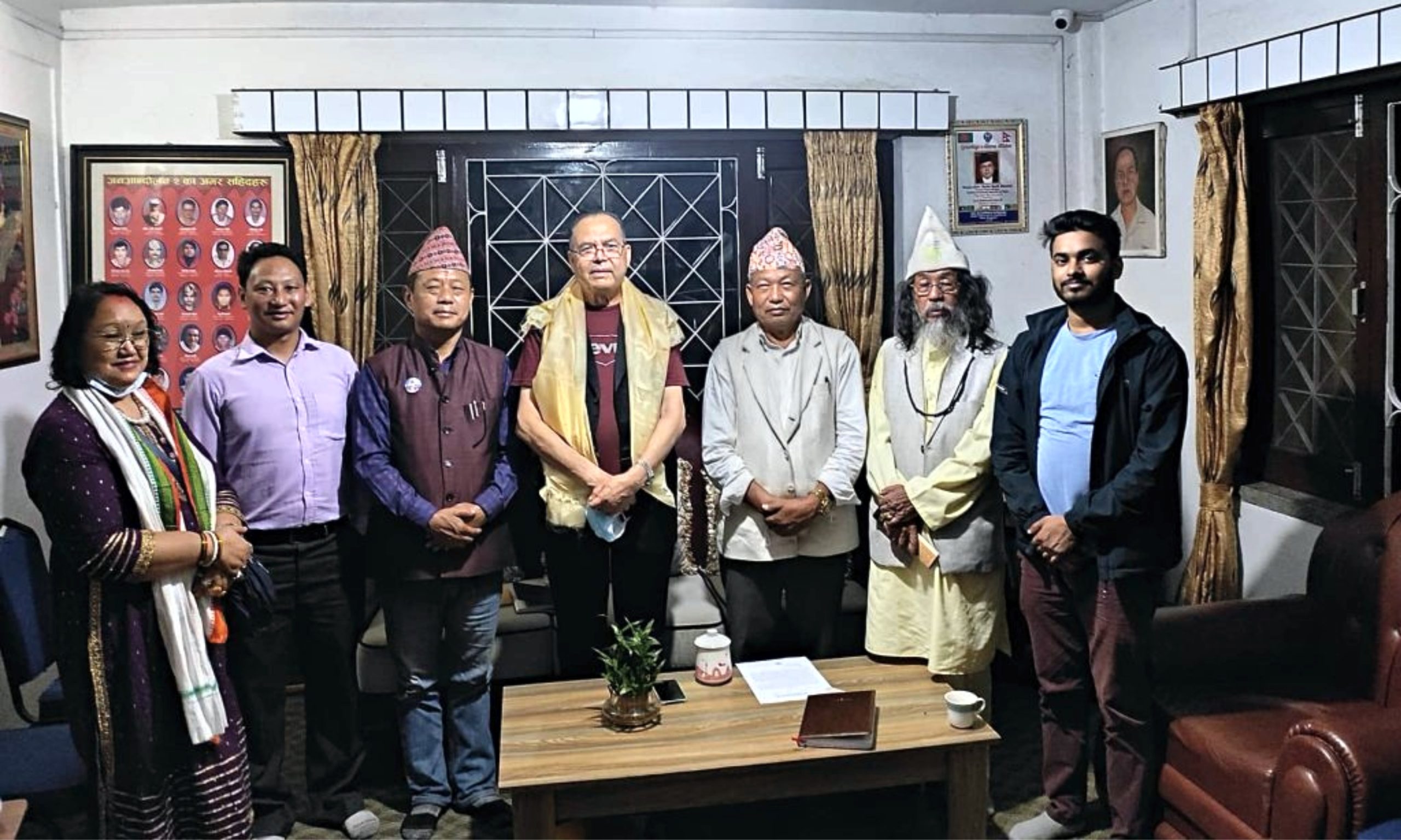 दलका शीर्ष नेतृत्वलाई दवाव समितिको ज्ञापनपत्र