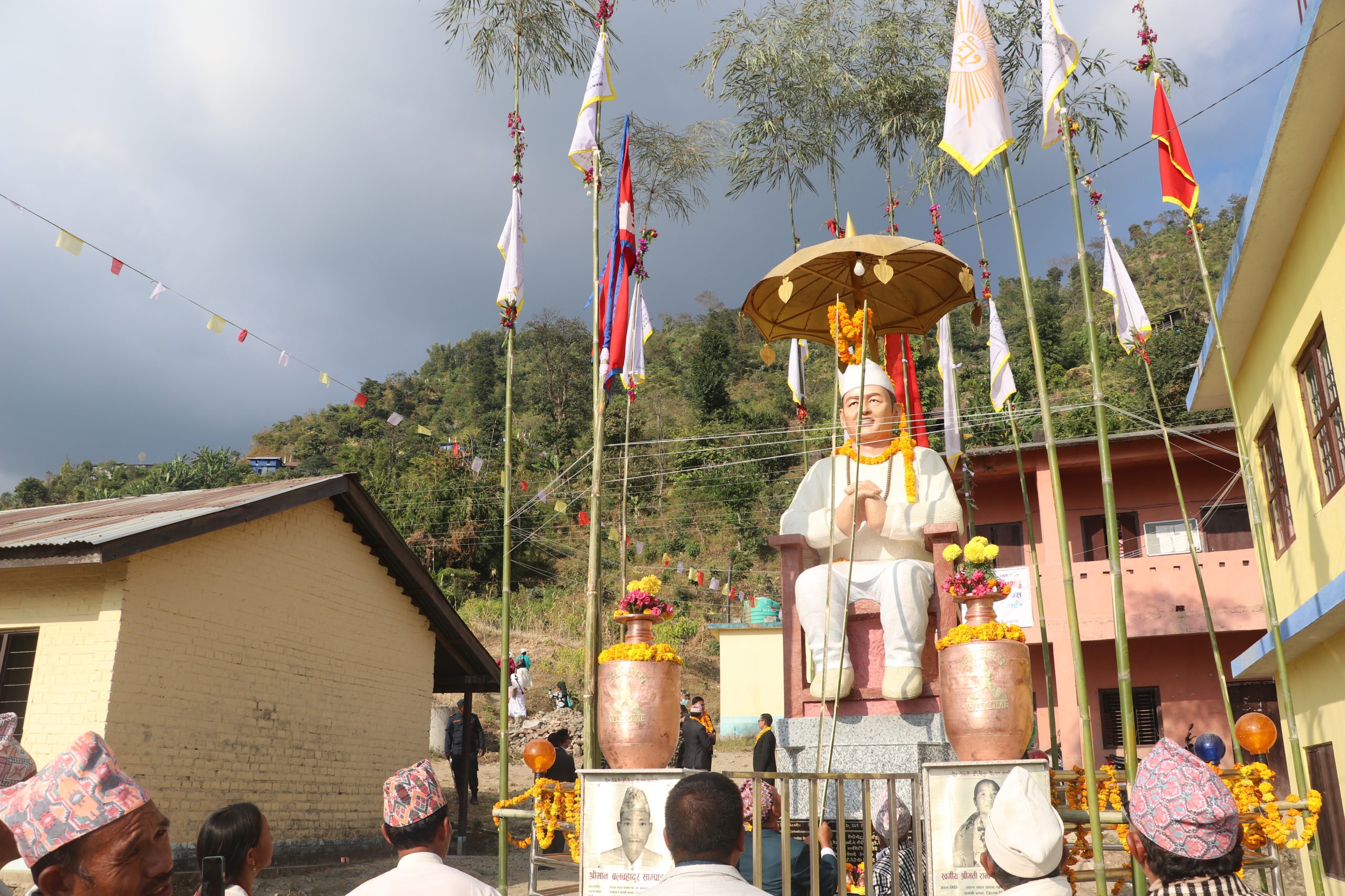 किरात धर्मगुरुको प्रतिमा उपराष्ट्रपति पुनद्वारा अनावरण