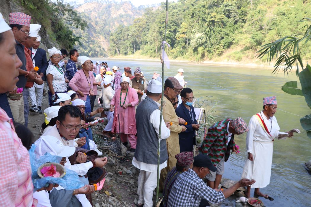 माङसेबुङ भ्रमणको क्रममा अमेरिकाका किरात धर्मावलम्बीले गरे साक्मुरा वदेम्मा सेवा