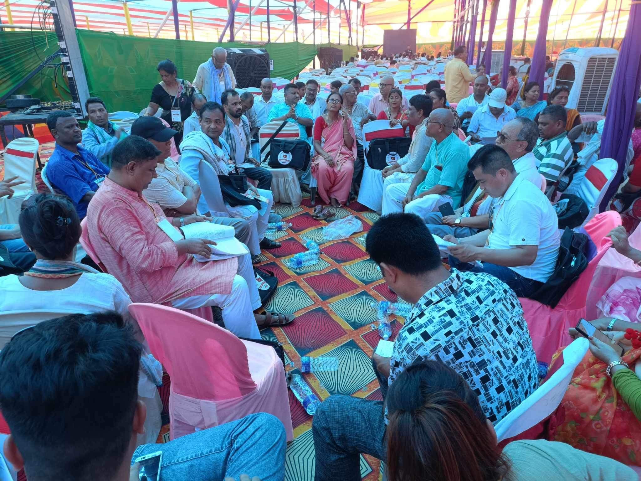 जसपा नेपालको बन्दसत्रमा राजनीतिक प्रतिवेदन पेश, समूहगत छलफलपछि सुझावसहित पारित हुने