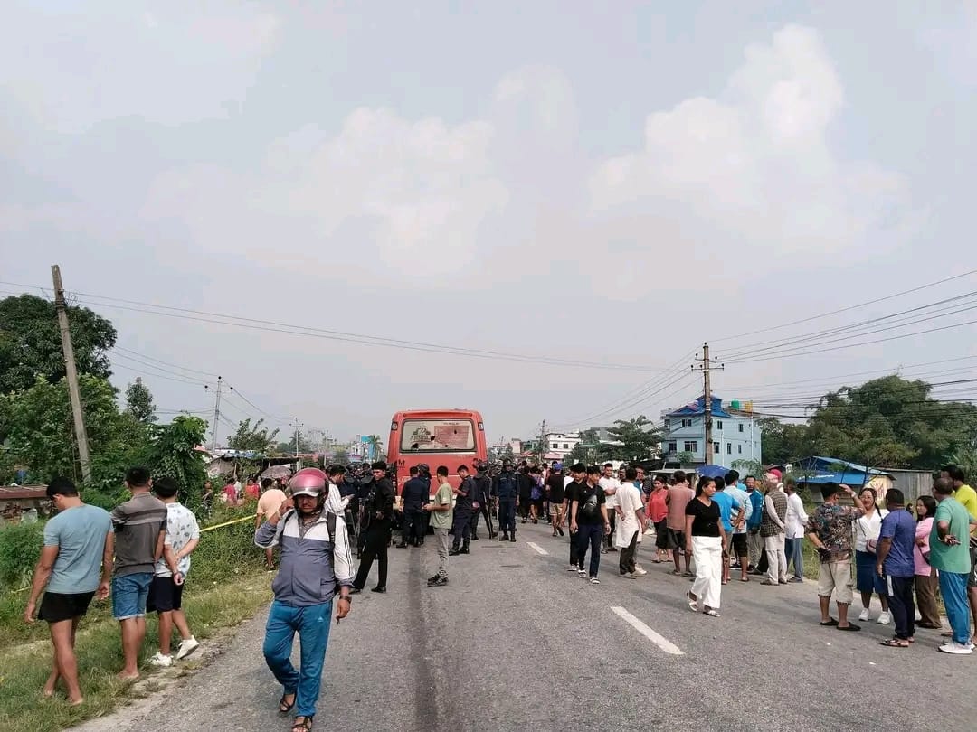 झापाको कमलमा बसको ठक्करबाट मोटरसाइकल चालकको मृत्यु