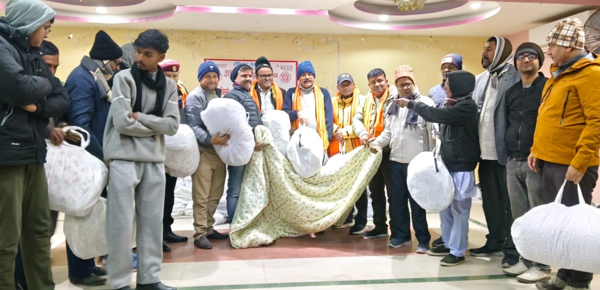 विपन्न तथा असहायलाई सिरक वितरण गर्दै क्लोथ बैंक